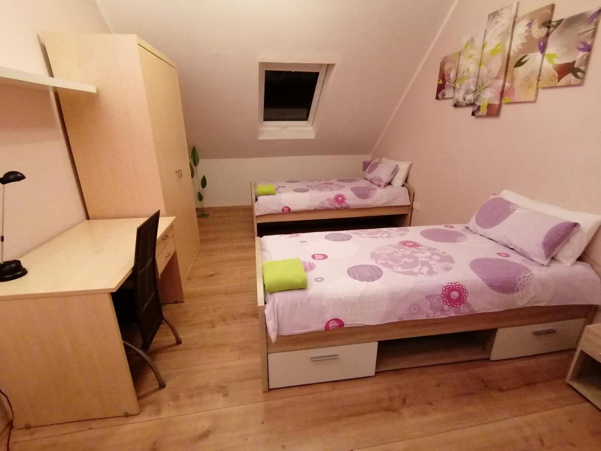 Ferienwohnung In Майен Екстер'єр фото