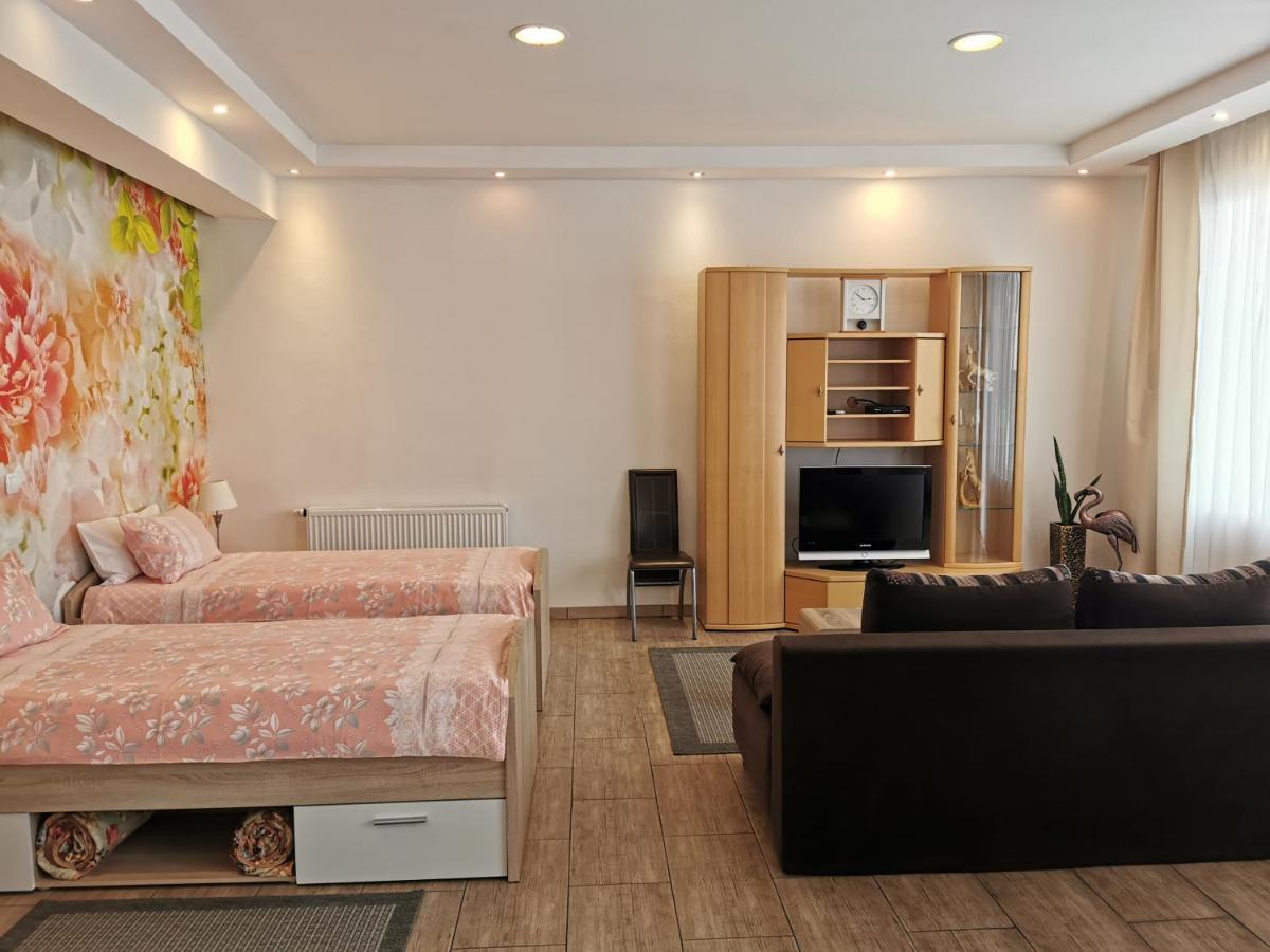 Ferienwohnung In Майен Екстер'єр фото